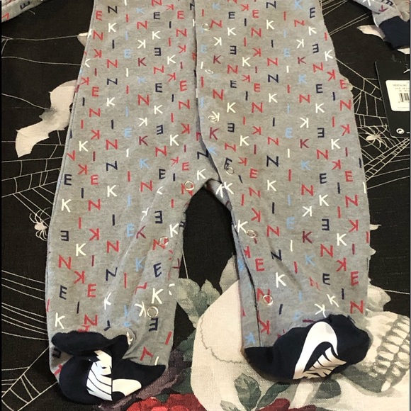 NWT NIKE AIR LOGO KIDS BUTTON ONESIE FOOTSIE 6M - Picture 8 of 13